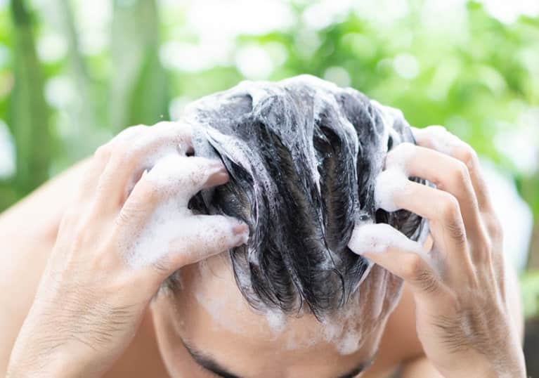 7+ tipov, ako si správne umývať vlasy
